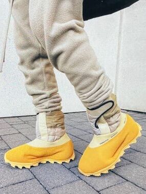 ADIDAS YELLOW KNIT YZY RNR BT TRAINERS